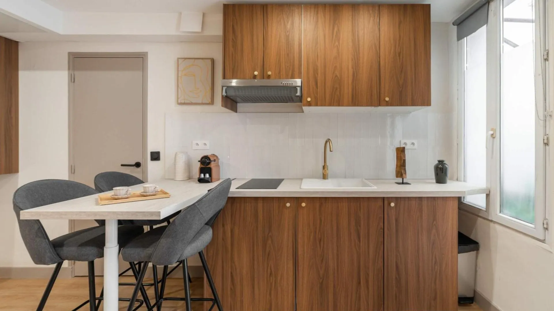 Nice Studio Near Porte De Versailles Paris 0*,  France